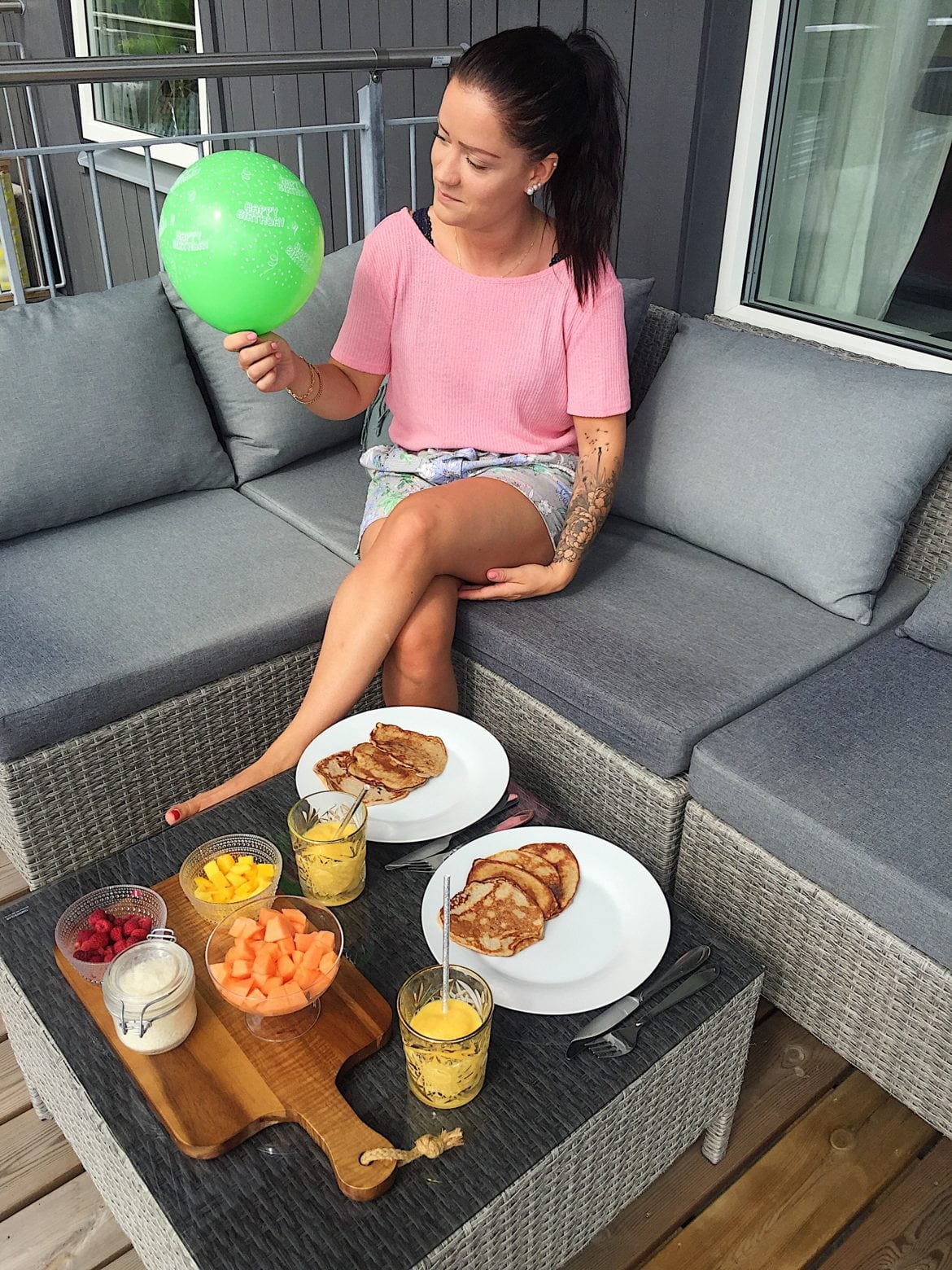 Bananpannkaka med kanel och mangoslush