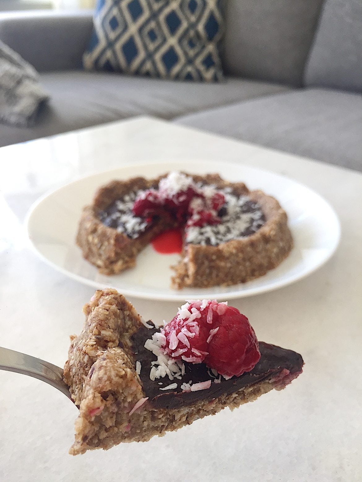 rawfoodcake med choklad och hallon