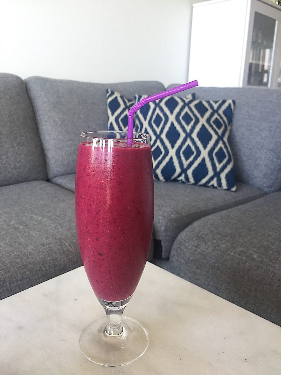 Smoothie med rödbeta, äpple, spenat