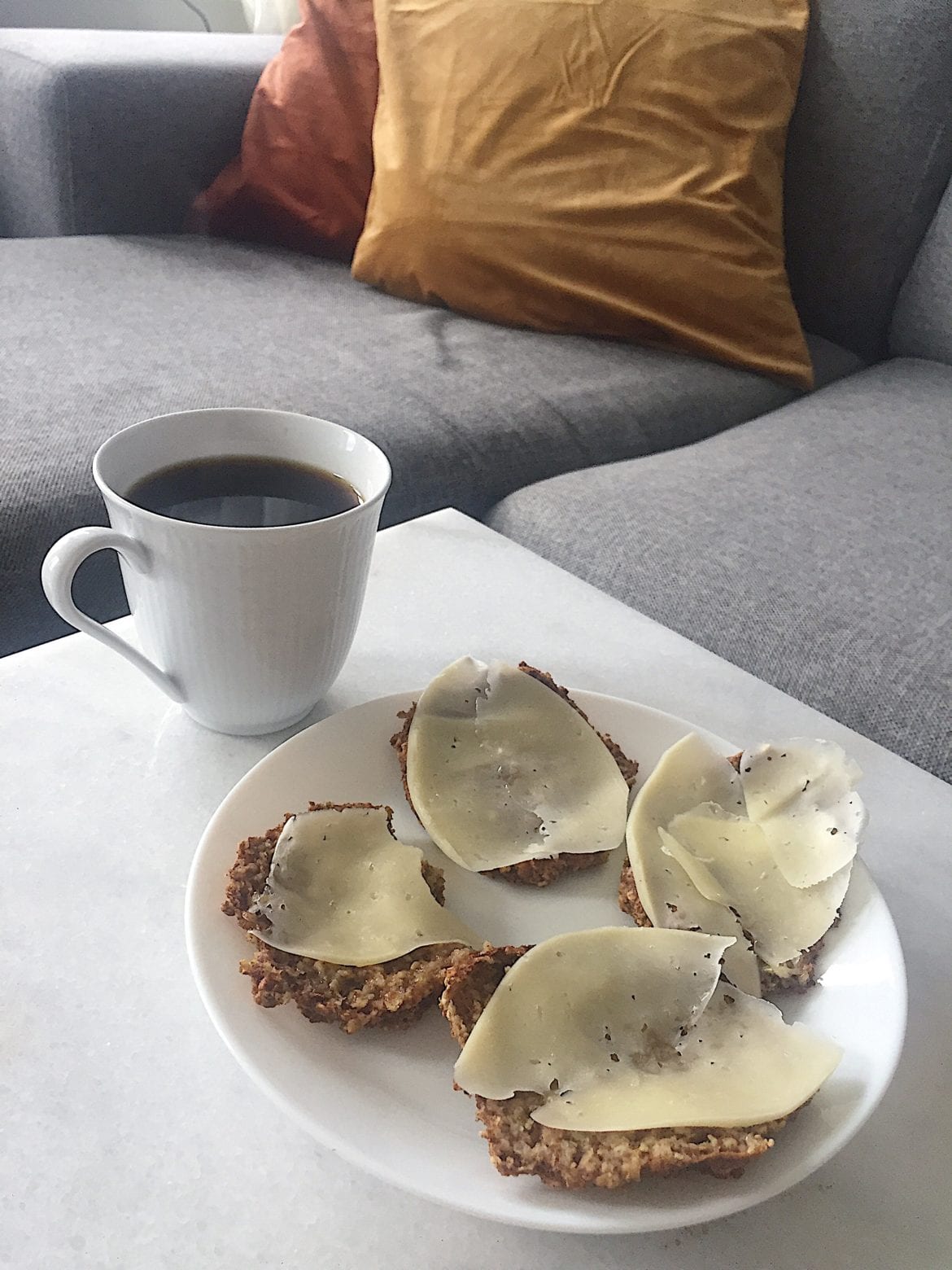 yoghurt och havrebröd