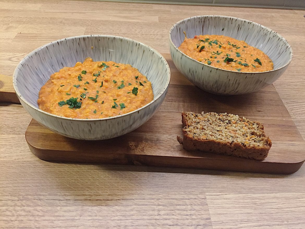 Linssoppa med morötter och kokosmjölk
