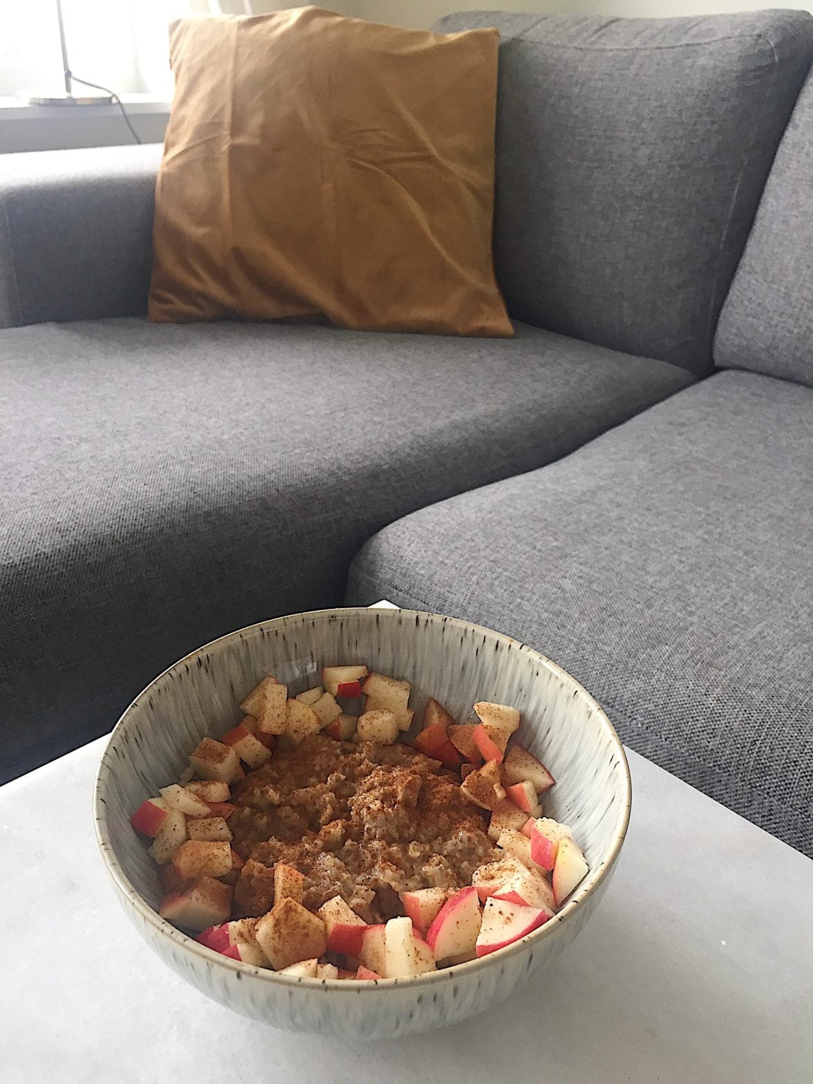 UCYM3015 - Havregrynsgröt med äpple och kanel