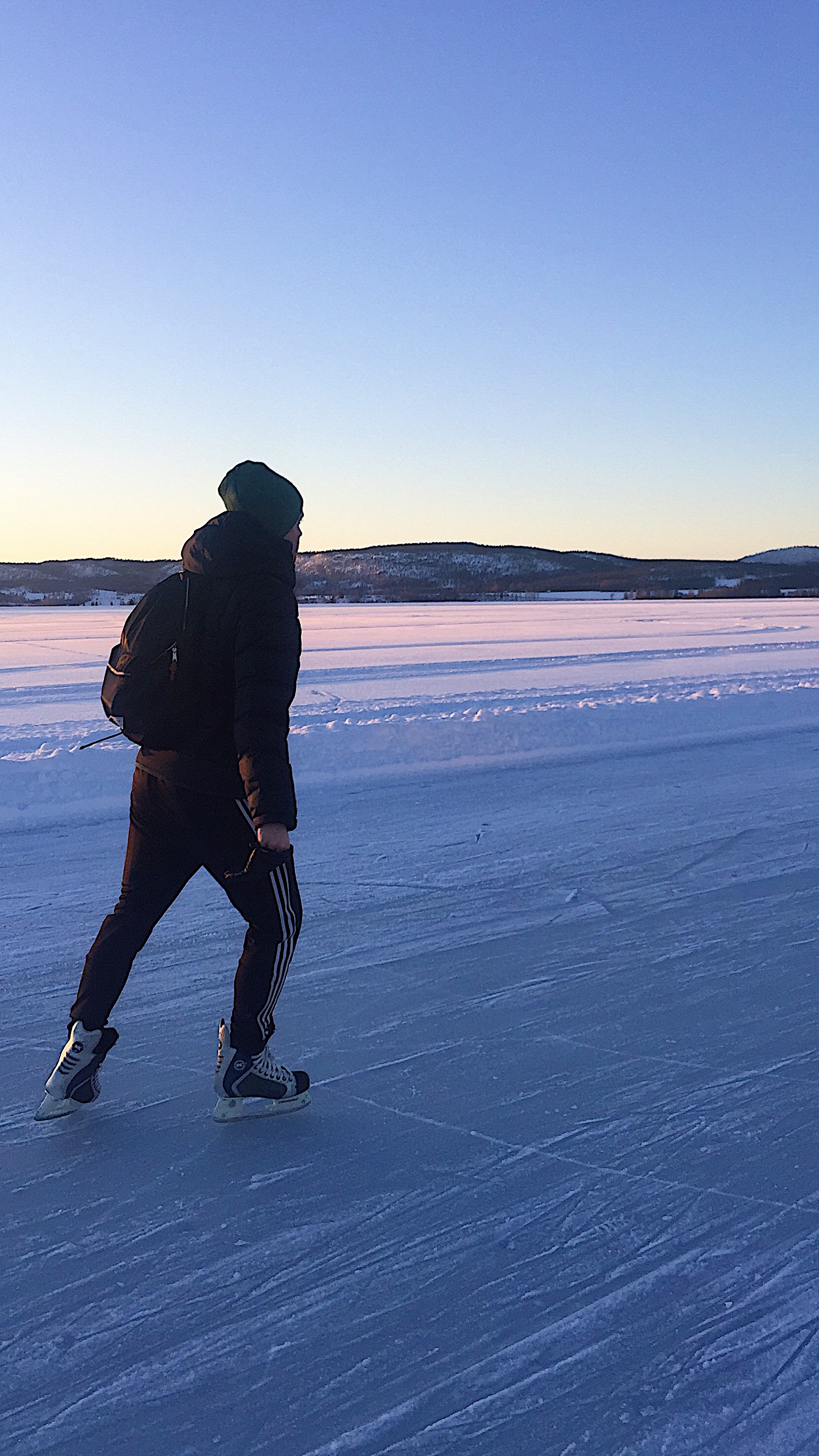 Skridskor på Tavelsjön