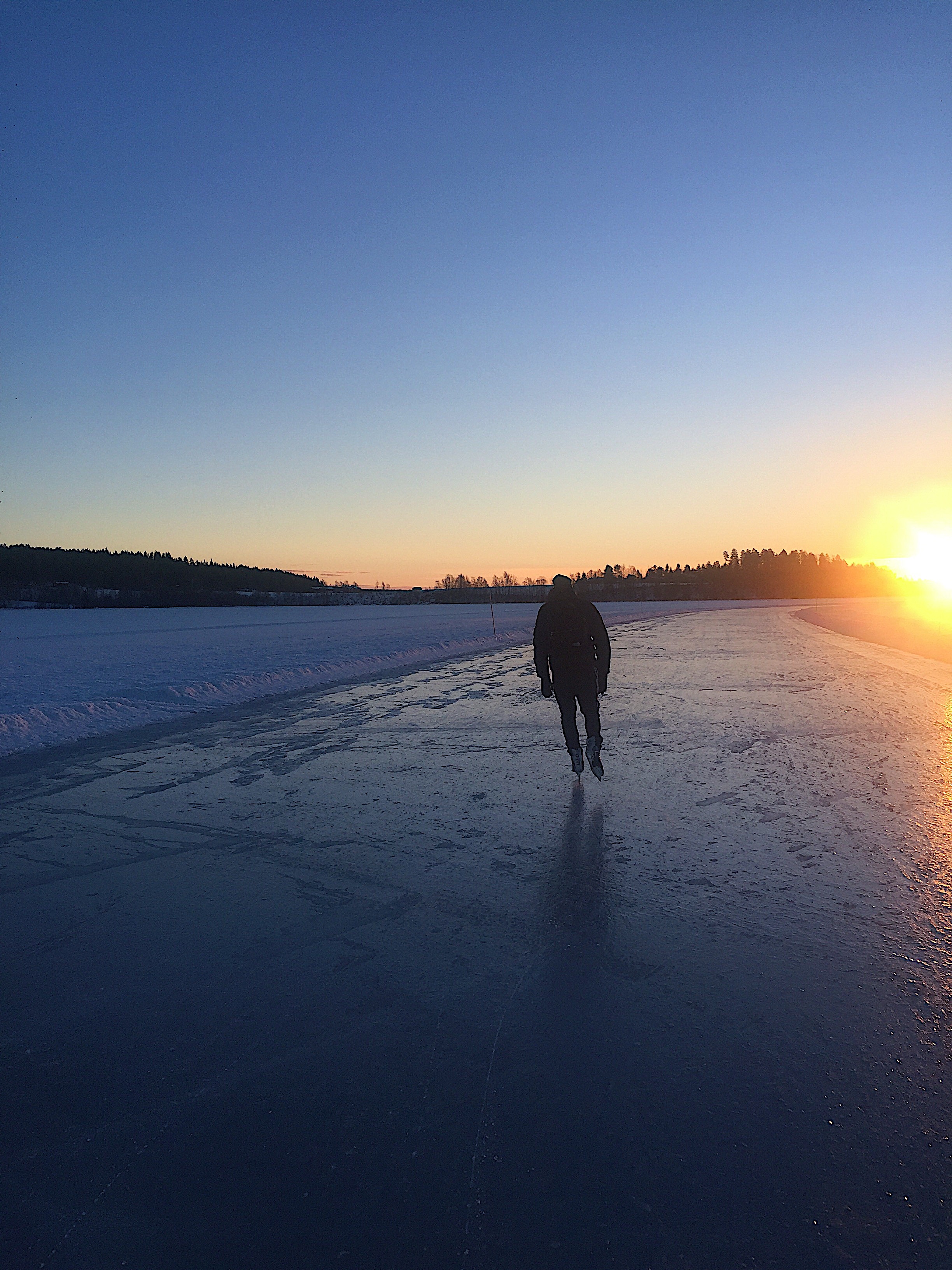 Skridskor på Tavelsjön