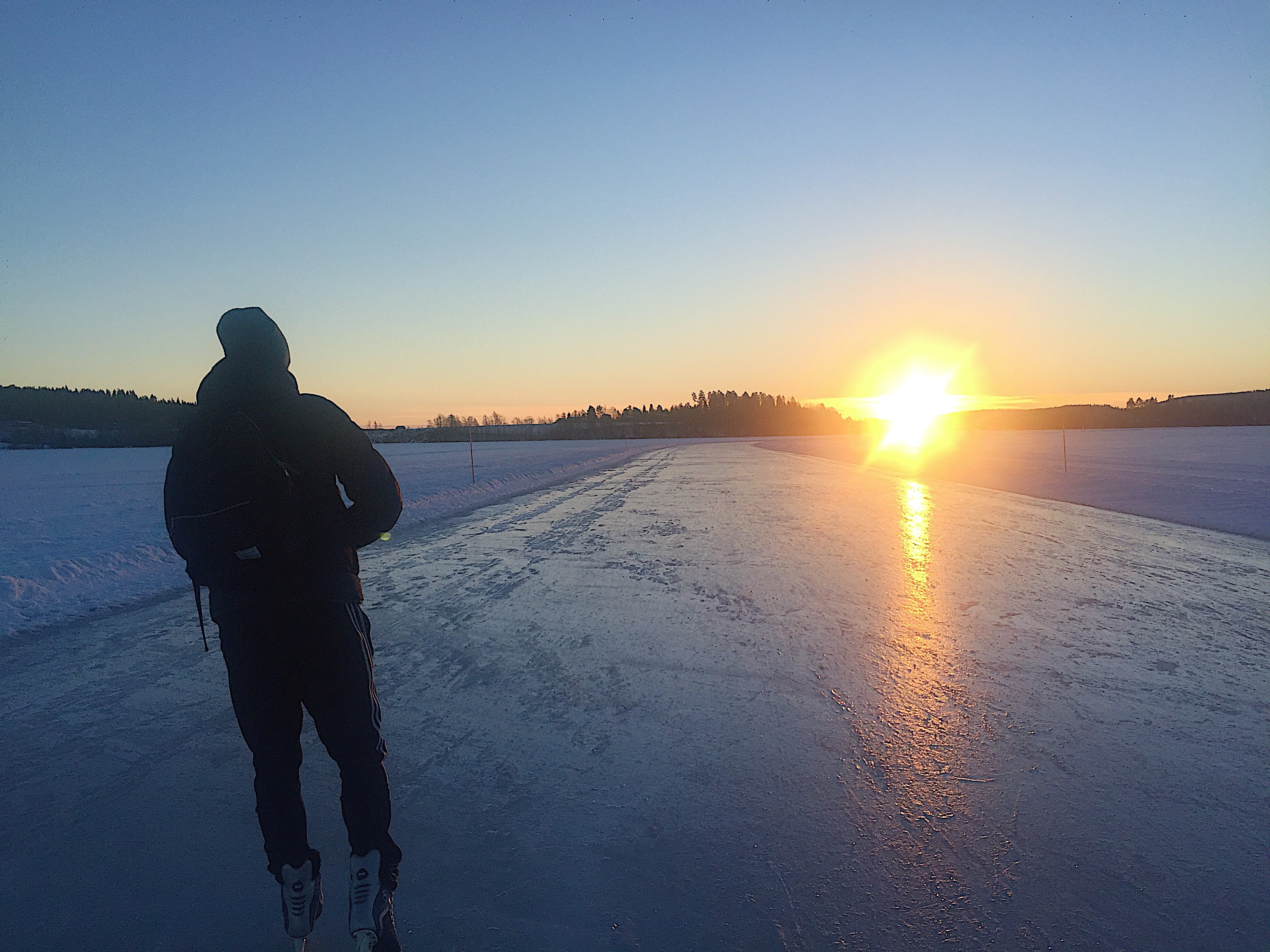 Skridskor på Tavelsjön