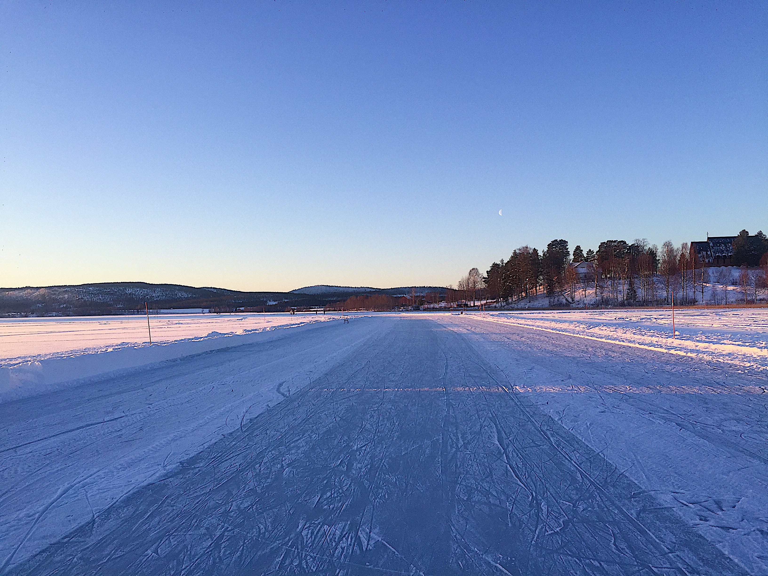 Skridskor på Tavelsjön
