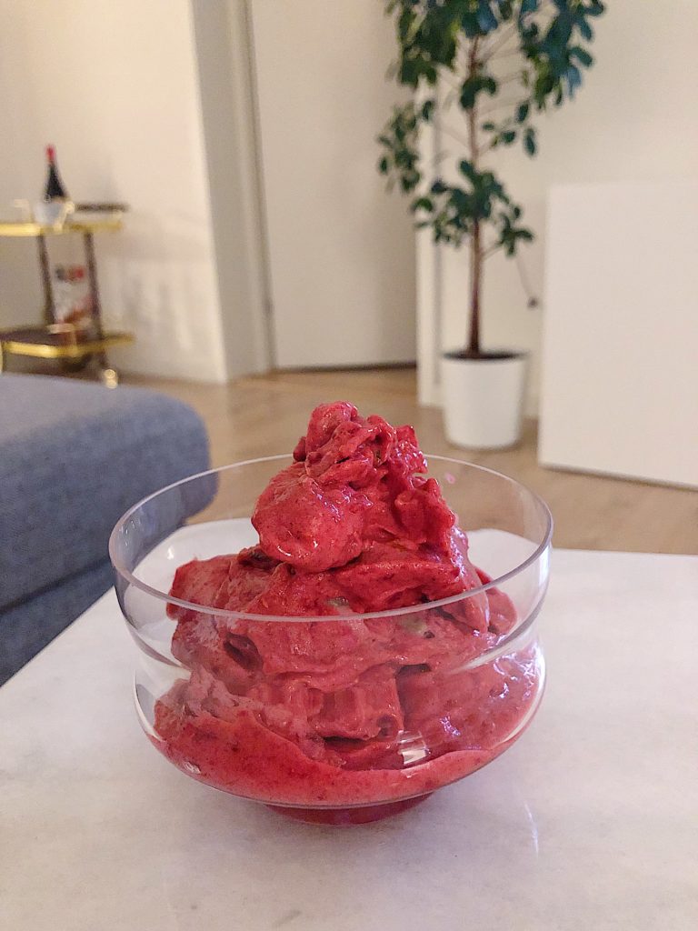 Bananglass med hallon och lakrits