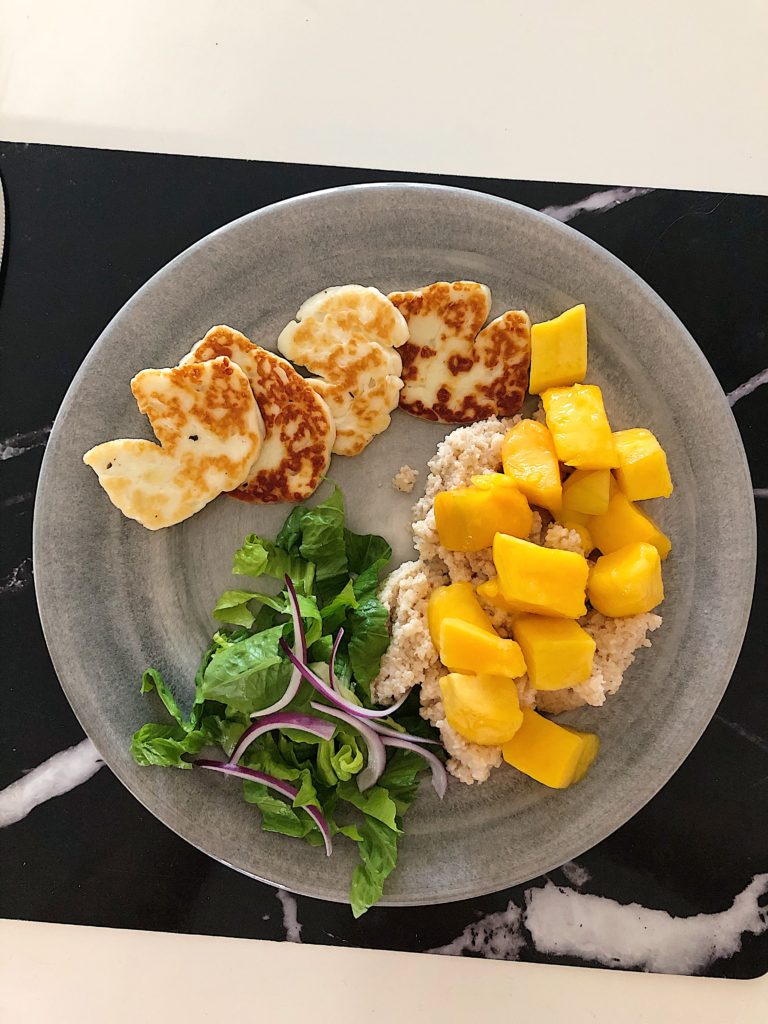 Halloumi och mangosallad