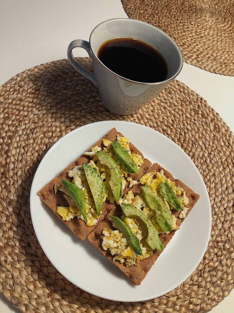 9 måltider - ägg och avokadomackor
