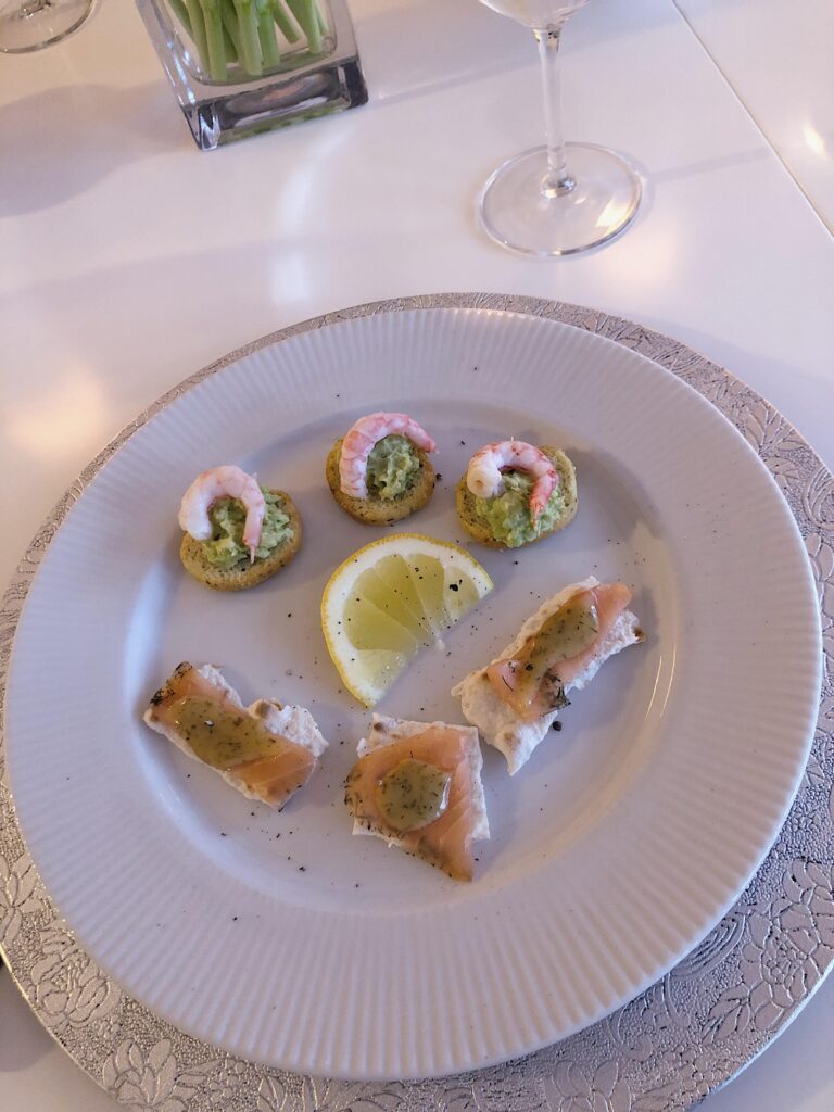 172652940_738383626826659_4574107575397401329_n-1-768x1024 - morotsrulltårta