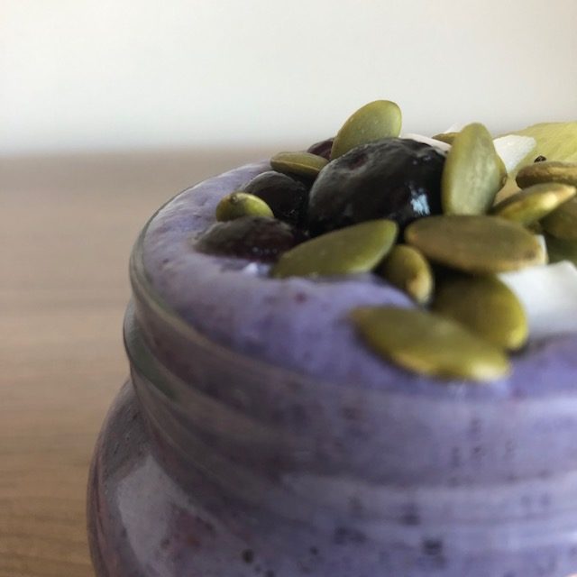 IMG_5918-e1554221750262 - banan och blåbärssmoothie