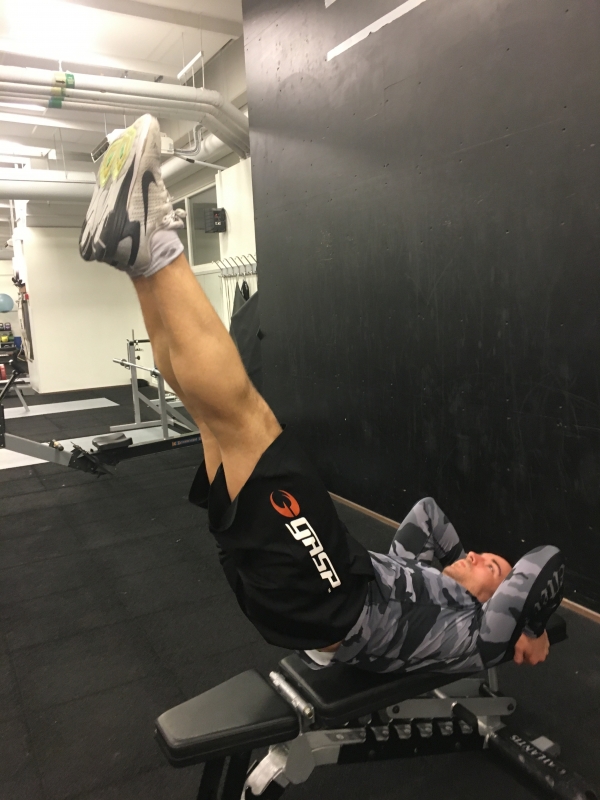 0206-2 - Träning för mage på gymmet