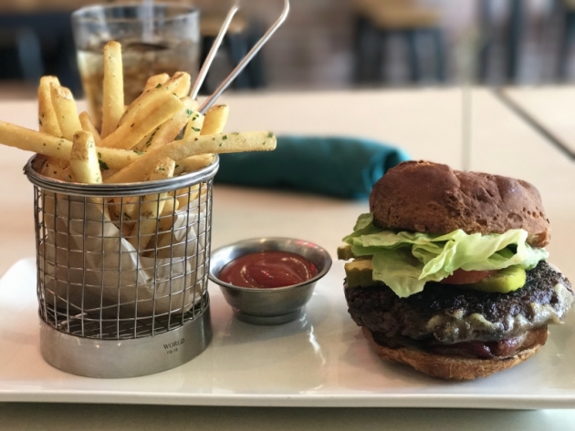 1003-7_0 - Lunch på Surfside, Venice Beach