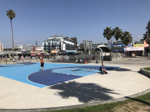 1004-10_0 - Muscle Beach - träning på stranden!