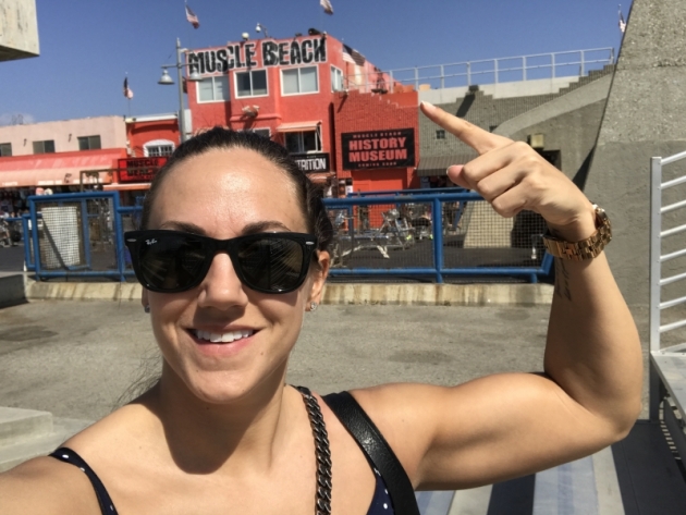 1004-7_0 - Muscle Beach - träning på stranden!