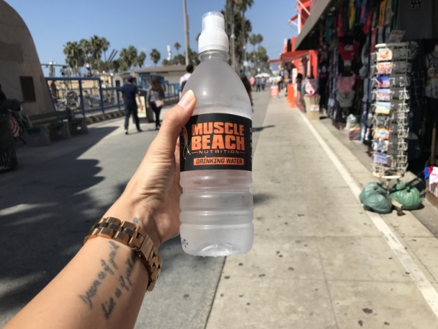 1004-8_0 - Muscle Beach - träning på stranden!