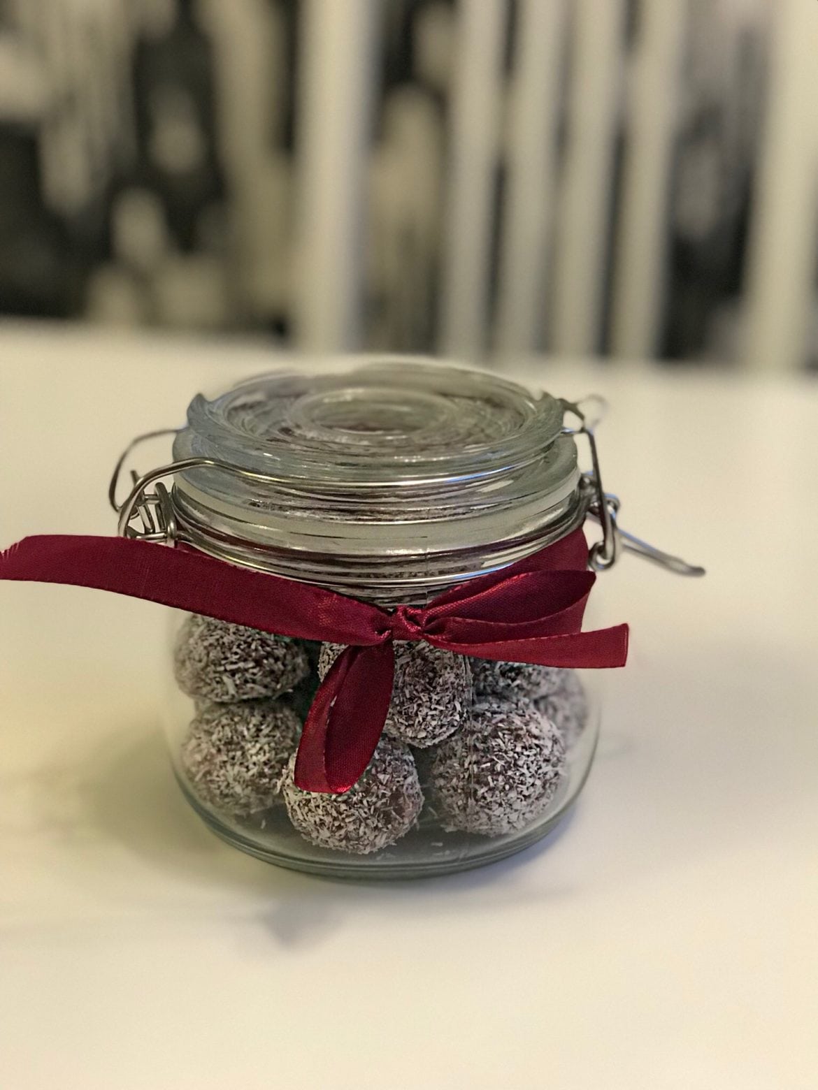 raw-hallonbollar-1 - Recept: Raw Hallonbollar