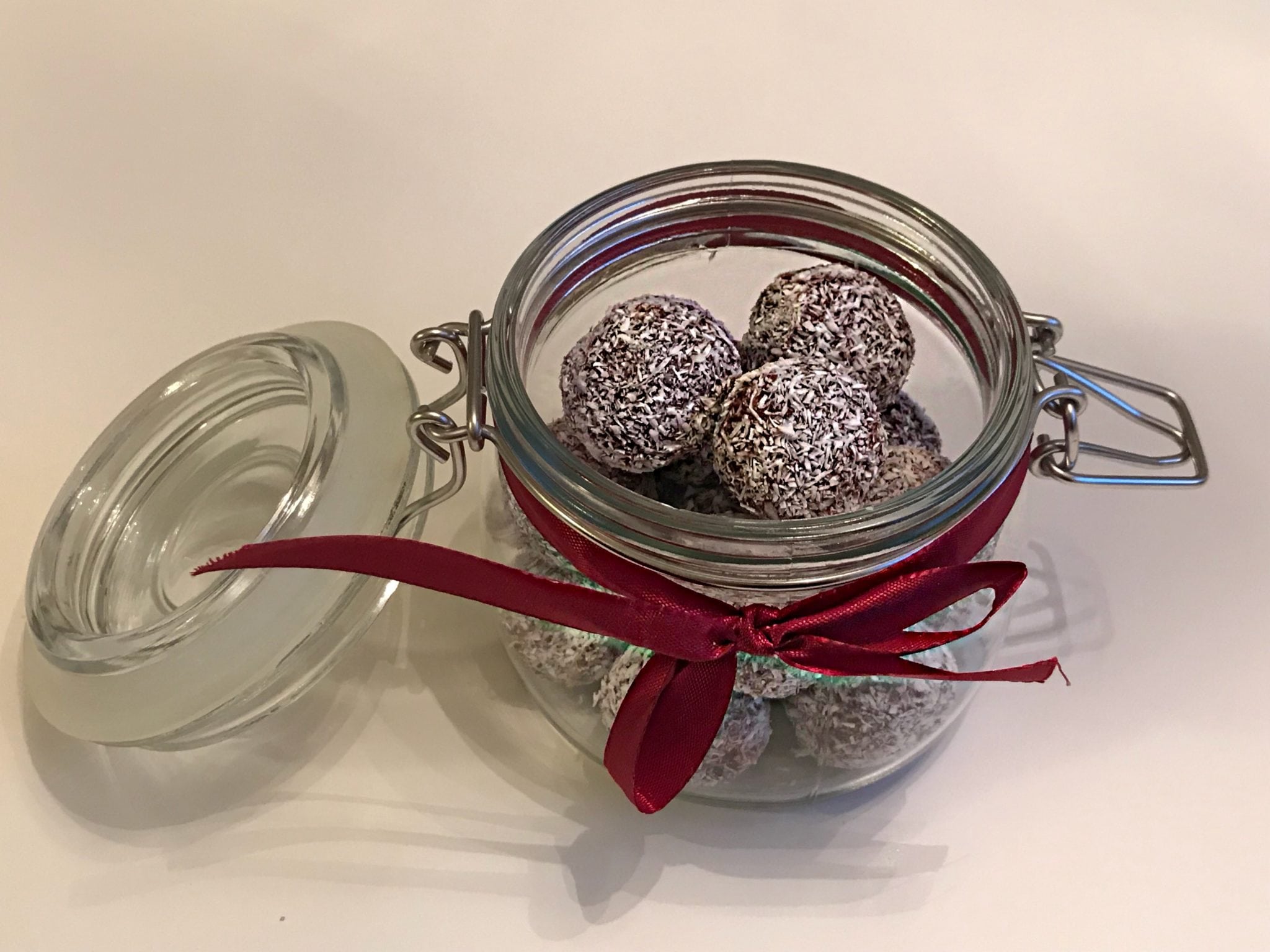 raw-hallonbollar-2 - Recept: Raw Hallonbollar