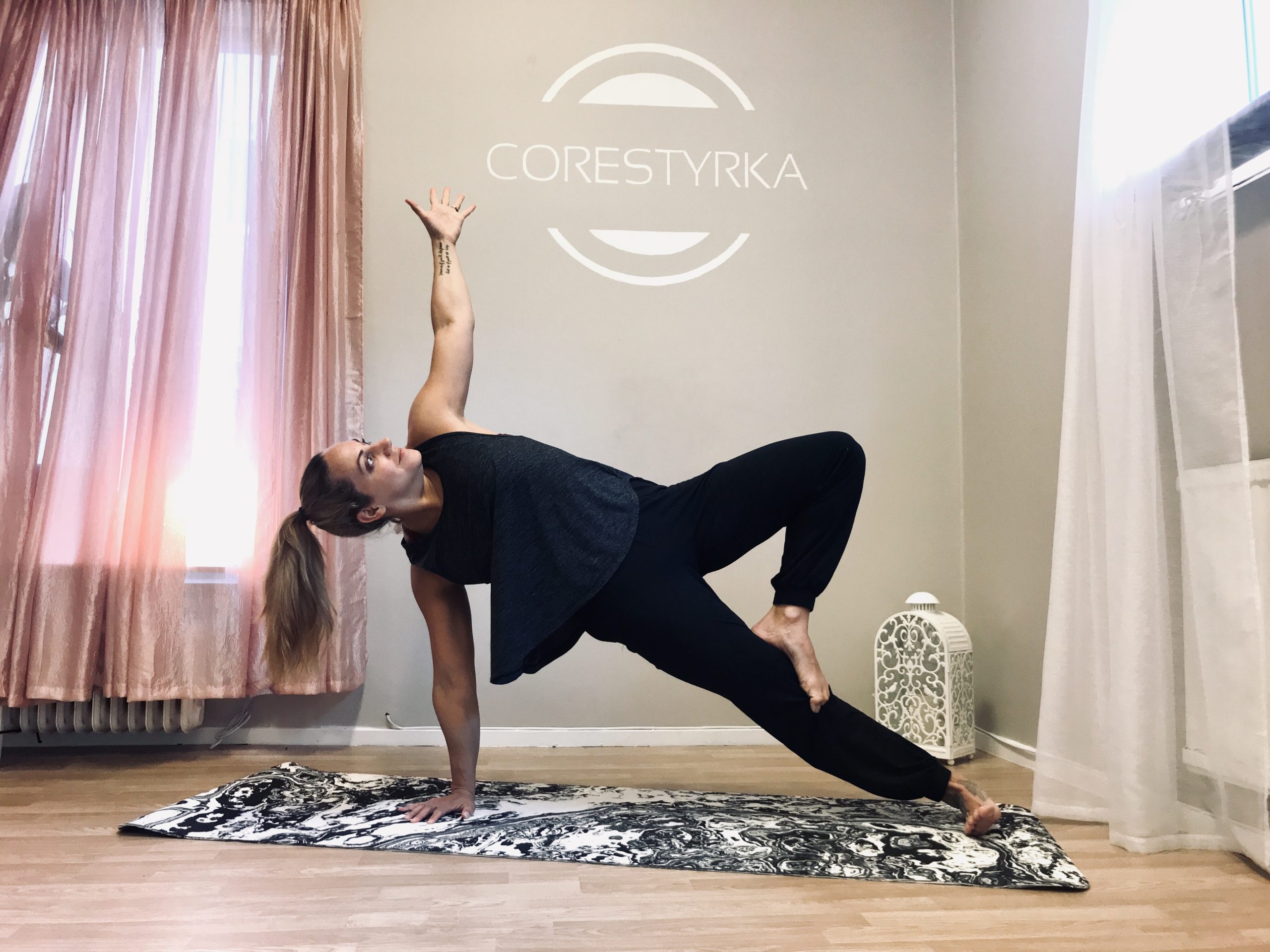 IMG_0896-scaled - 8 anledningar till att träna Pilates