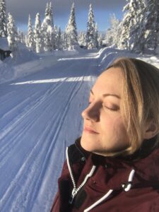 39471AE4-13C4-4D3C-909C-71C78F9A1911-225x300 - Weekend