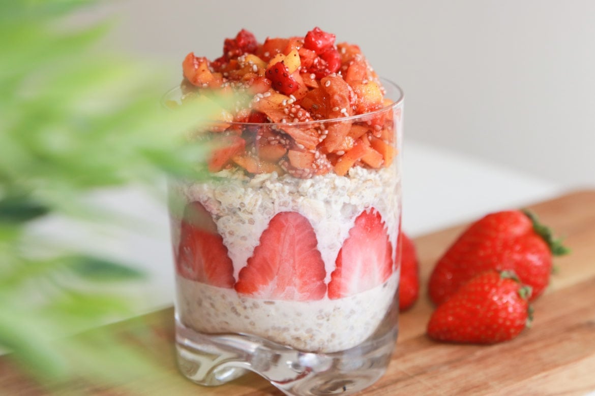 IMG_0948 - Overnight oats med chiafrön och kompott av jordgubb, mango och aprikos
