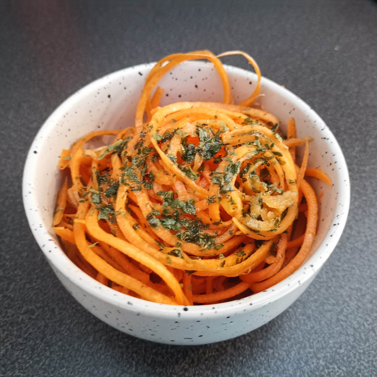 psx_20190422_094927330894371588634721 - Enkel morotsallad