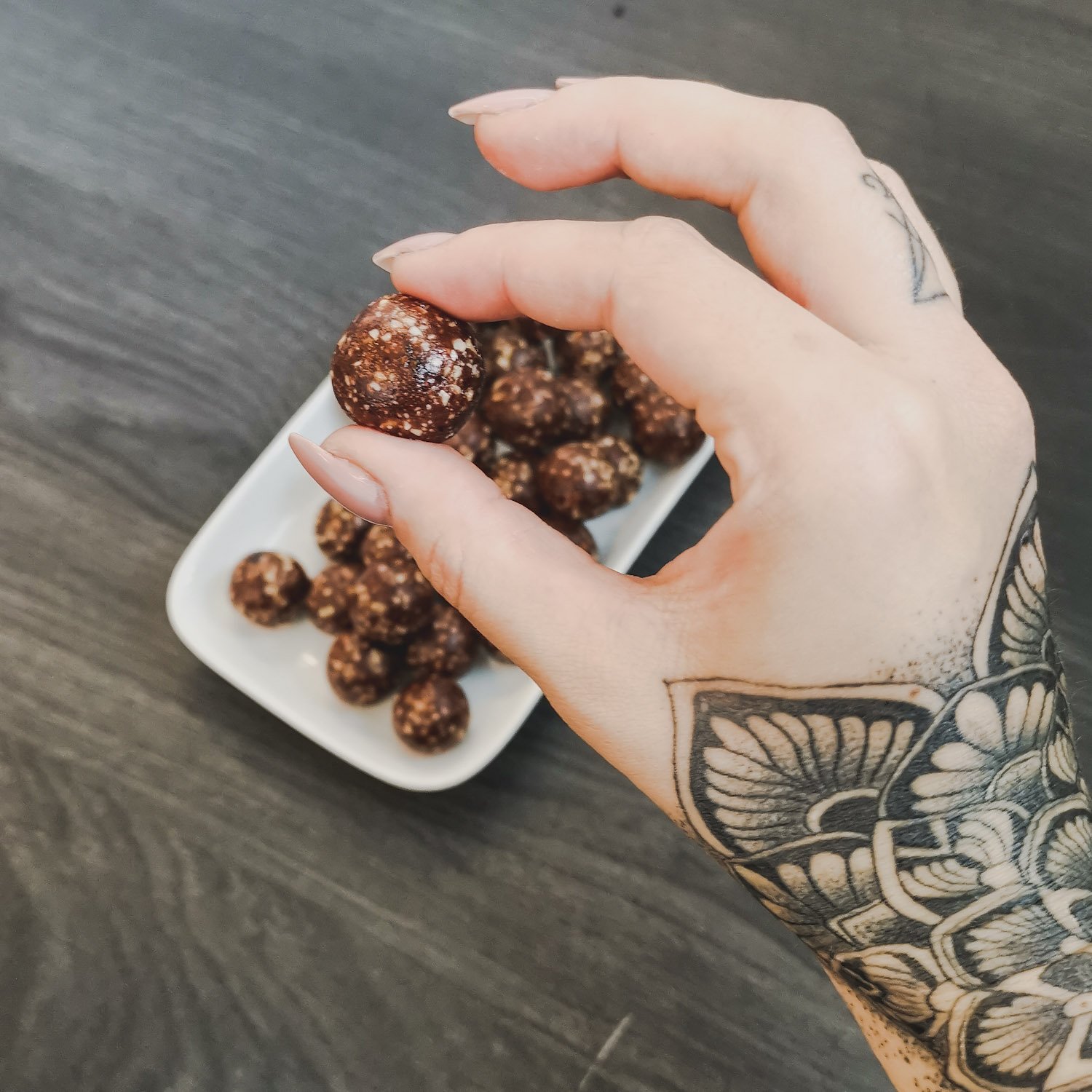 psx_20190430_1602074595738006371145651 - Snickersbollar, dadelbollar med jordnötter