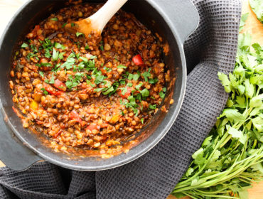 linsfärs i gjutjärsgryta