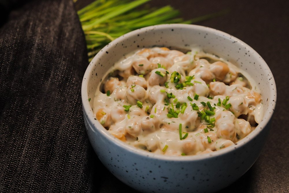 Krämig vegansk kikärtssallad