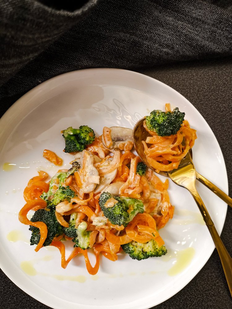 psx_20191124_1754463955859159462153028 - Sötpotatispasta med broccoli- och champinjonsås