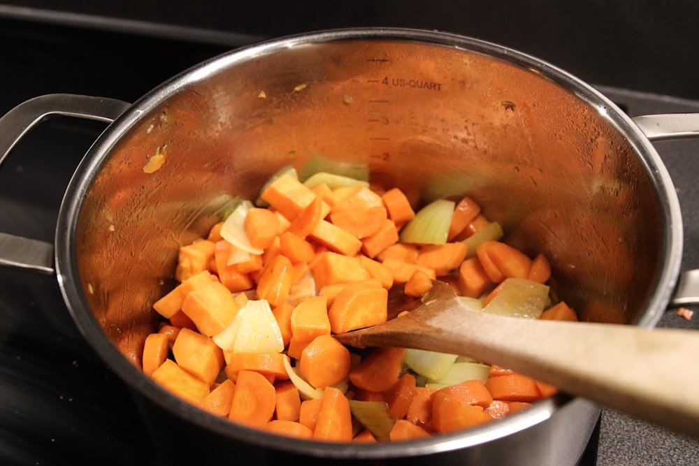 psx_20191221_1404534692626805322788647 - Morot- och sötpotatissoppa. Enkelt vegansk recept