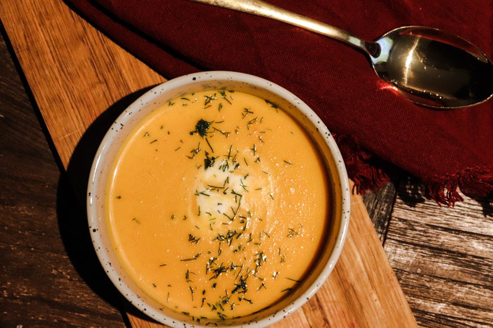 psx_20191221_140644141855662363271433 - Morot- och sötpotatissoppa. Enkelt vegansk recept