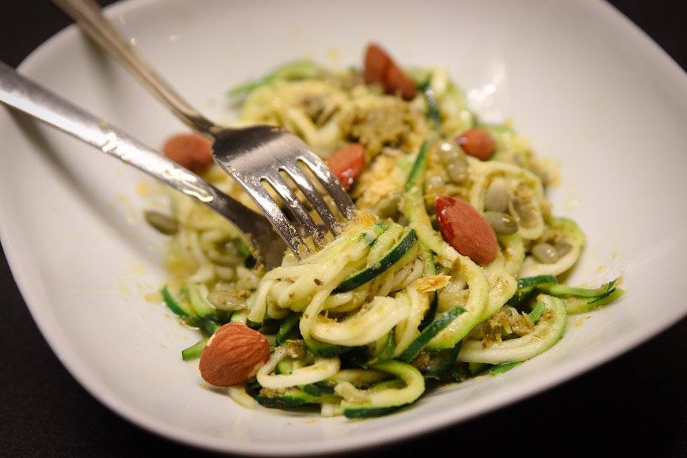 psx_20200119_1812116056819877509539862 - Vegan pasta pesto - zoodles med pesto con tofu