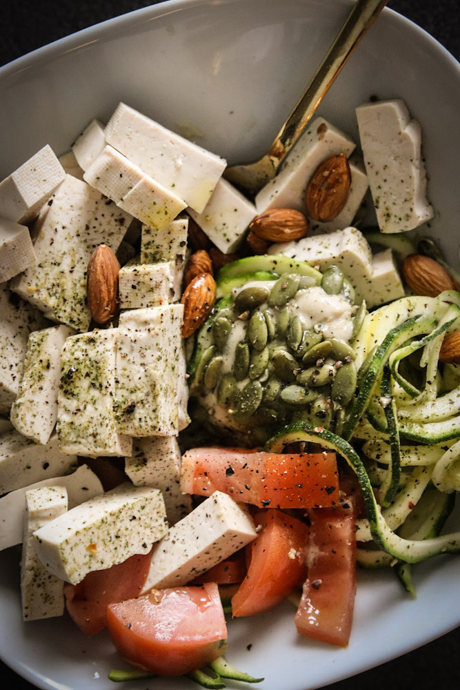 Bowl med zucchininudlar