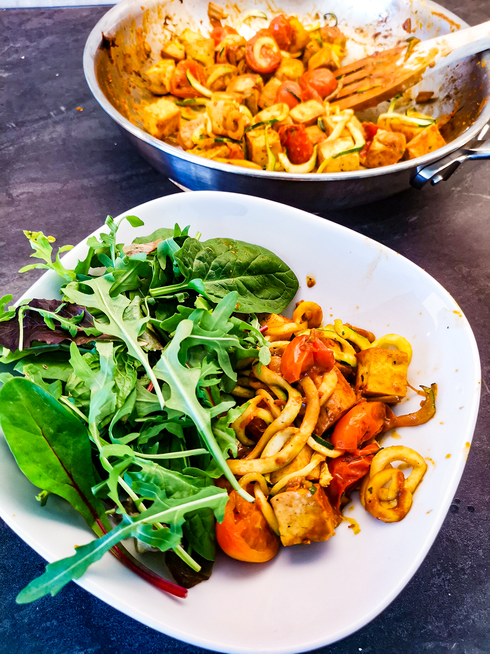 hetzucc - zucchinipasta med tofu