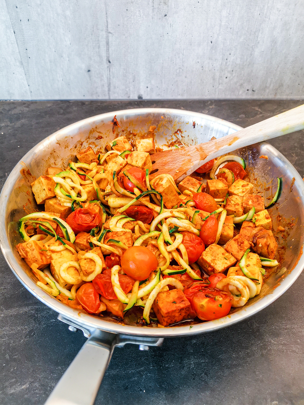 hetzucc2 - zucchinipasta med tofu