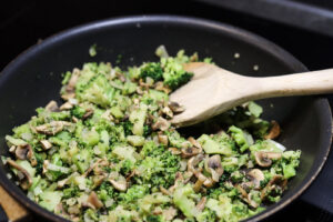 fyllning på broccoli och svamp