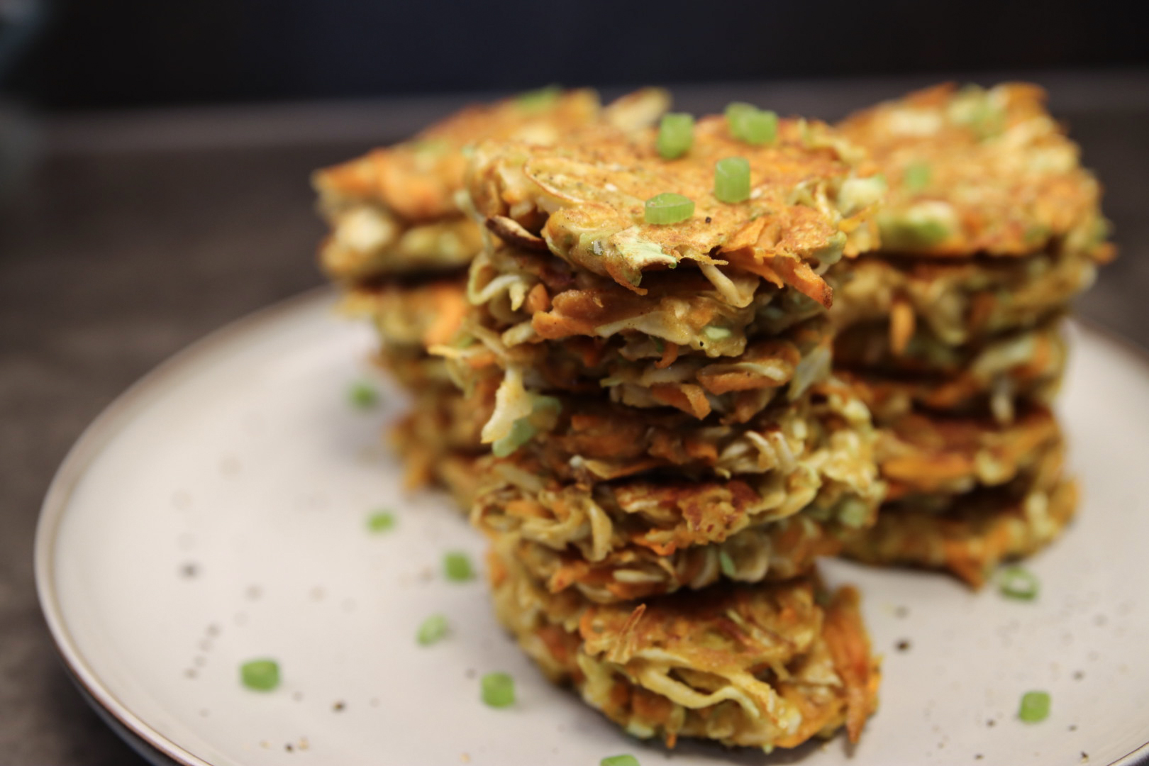 kålfritters på fat