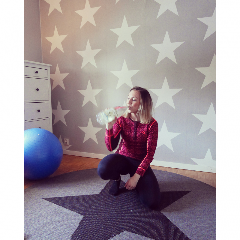 PhotoGrid_1490203210104 - Man tager vad man haver   -PET-flaska