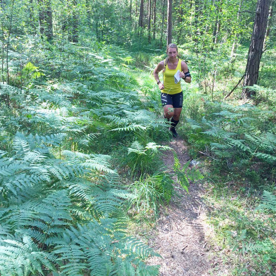160720. Vickan i skogen 1
