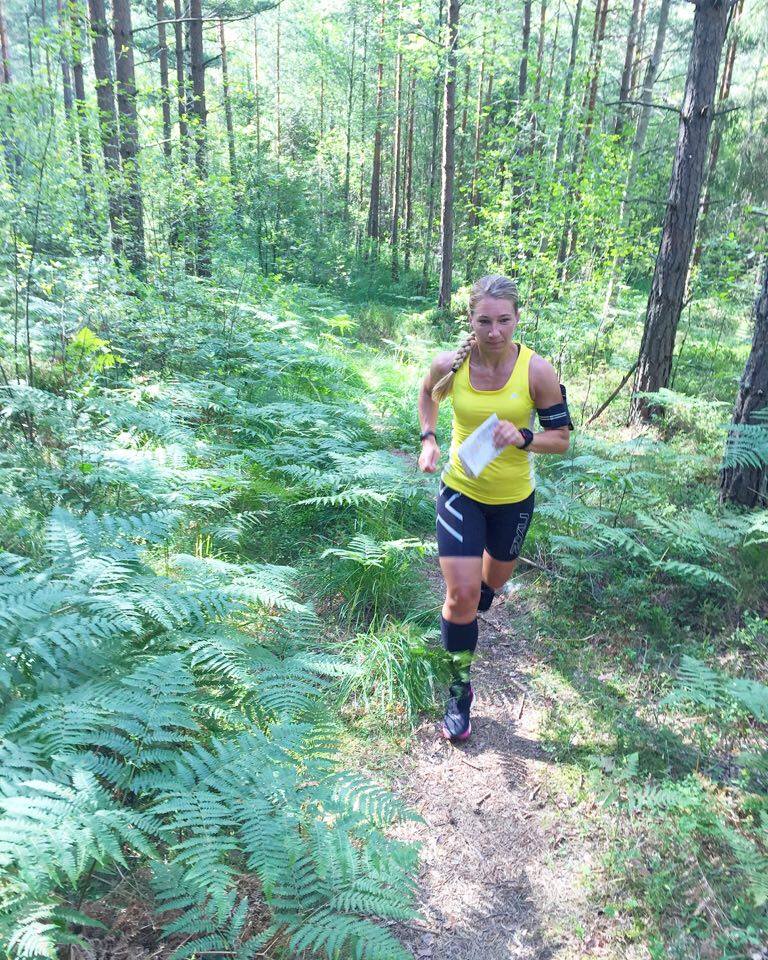 160720. Vickan i skogen