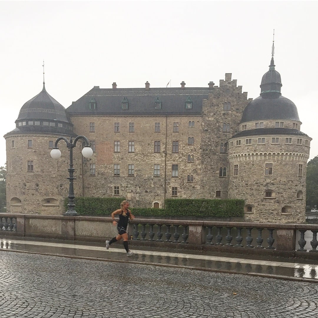 1AE30E19-C4C1-4DD4-BED2-16714E626F21 - Blöt transportlöpning i gamla kvarter