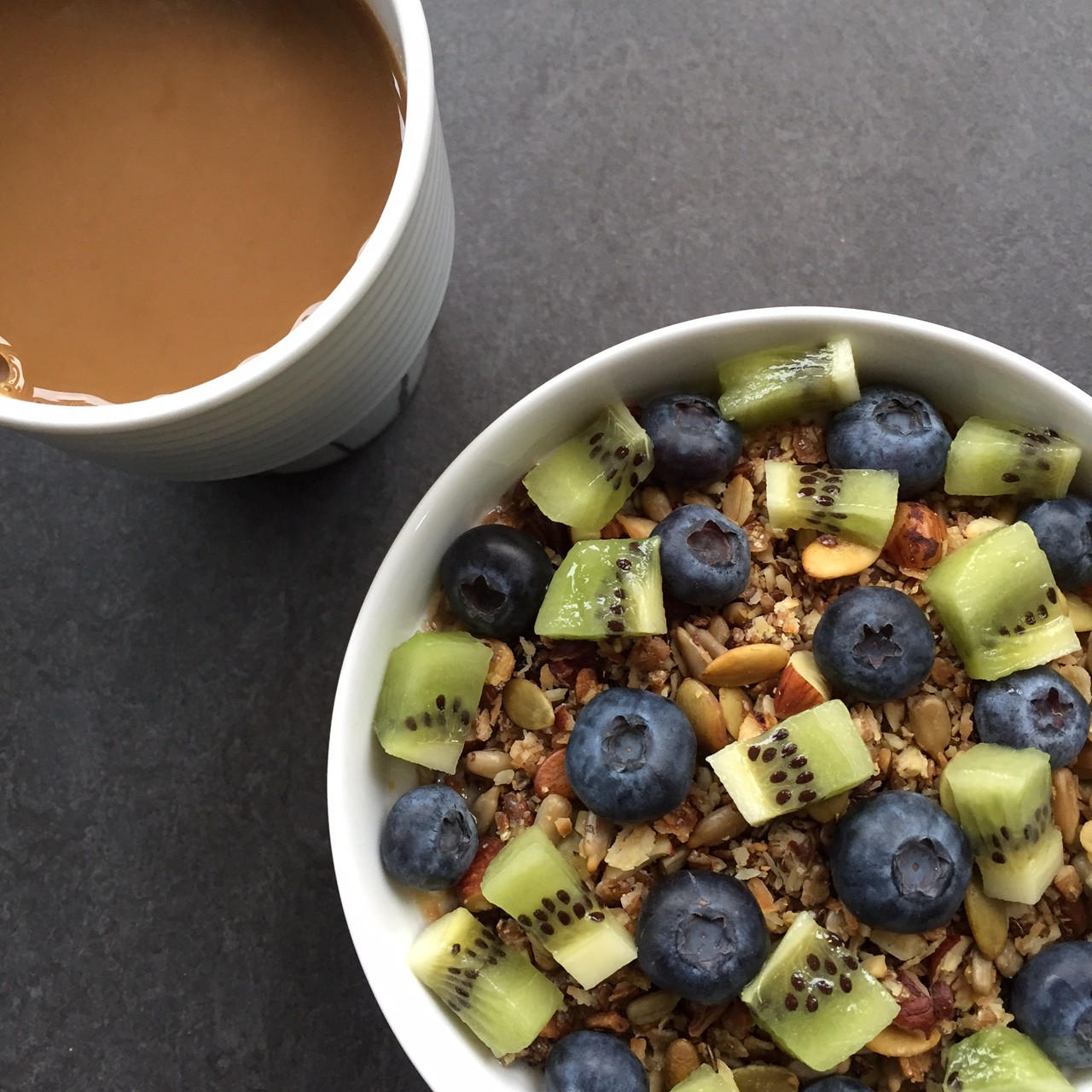 frukost blåbär kiwi