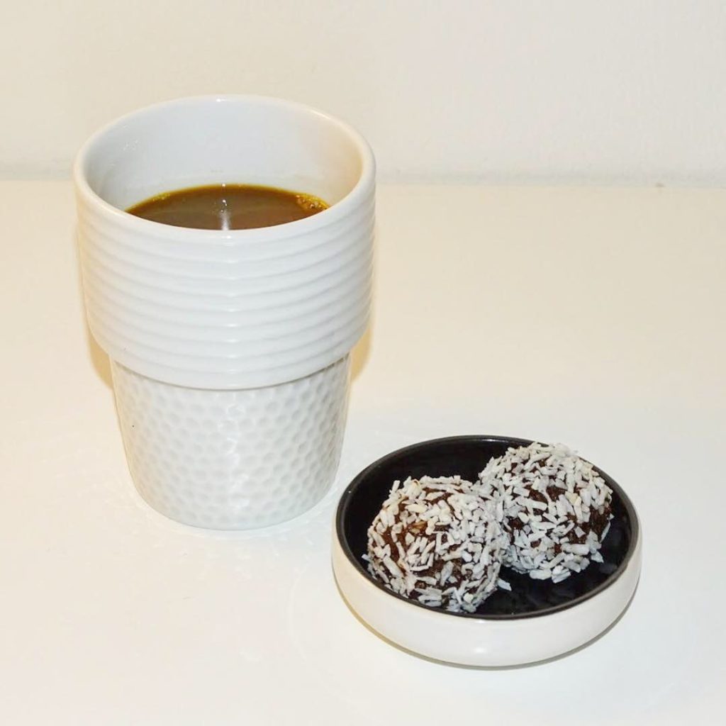 Jordnöts- och chokladbollar