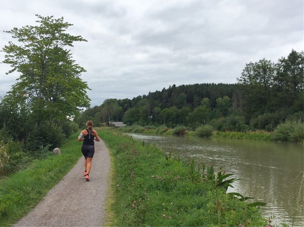 F94D66A3-4D4F-41D6-90F2-CC2D5FB35C5A-1024x767 - Lunchlöpning vid kanalen