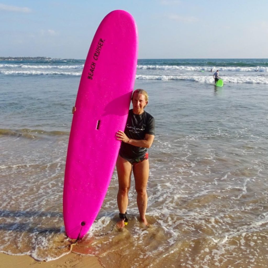 54CBAE19-D4C7-4C88-8FB6-549D4726F7EC-1024x1024 - Surfing i solnedgång