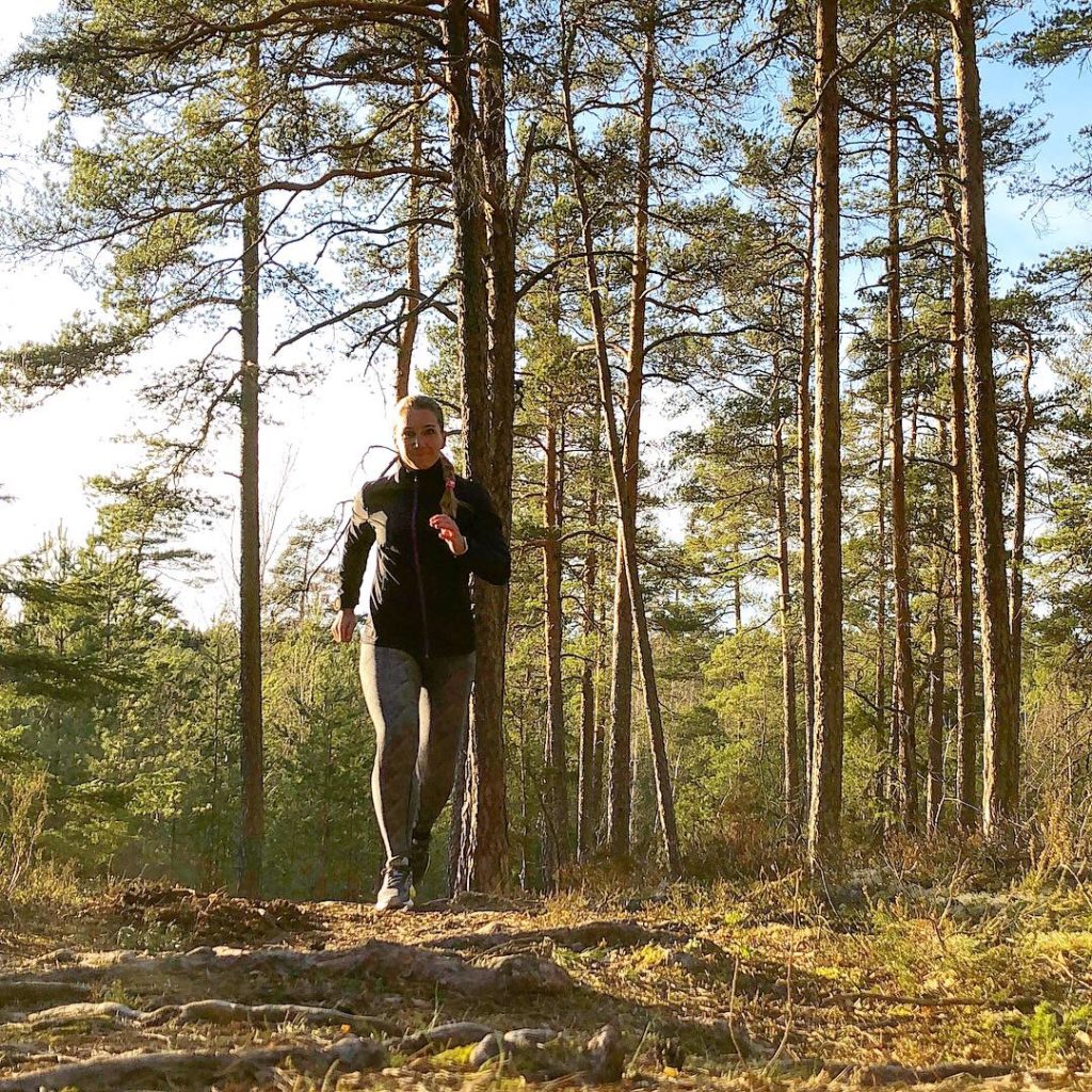 Springa efter jobbet i dagsljus