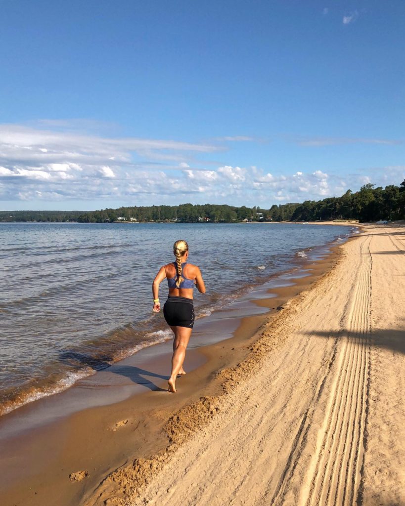 4 km barfotalöpning