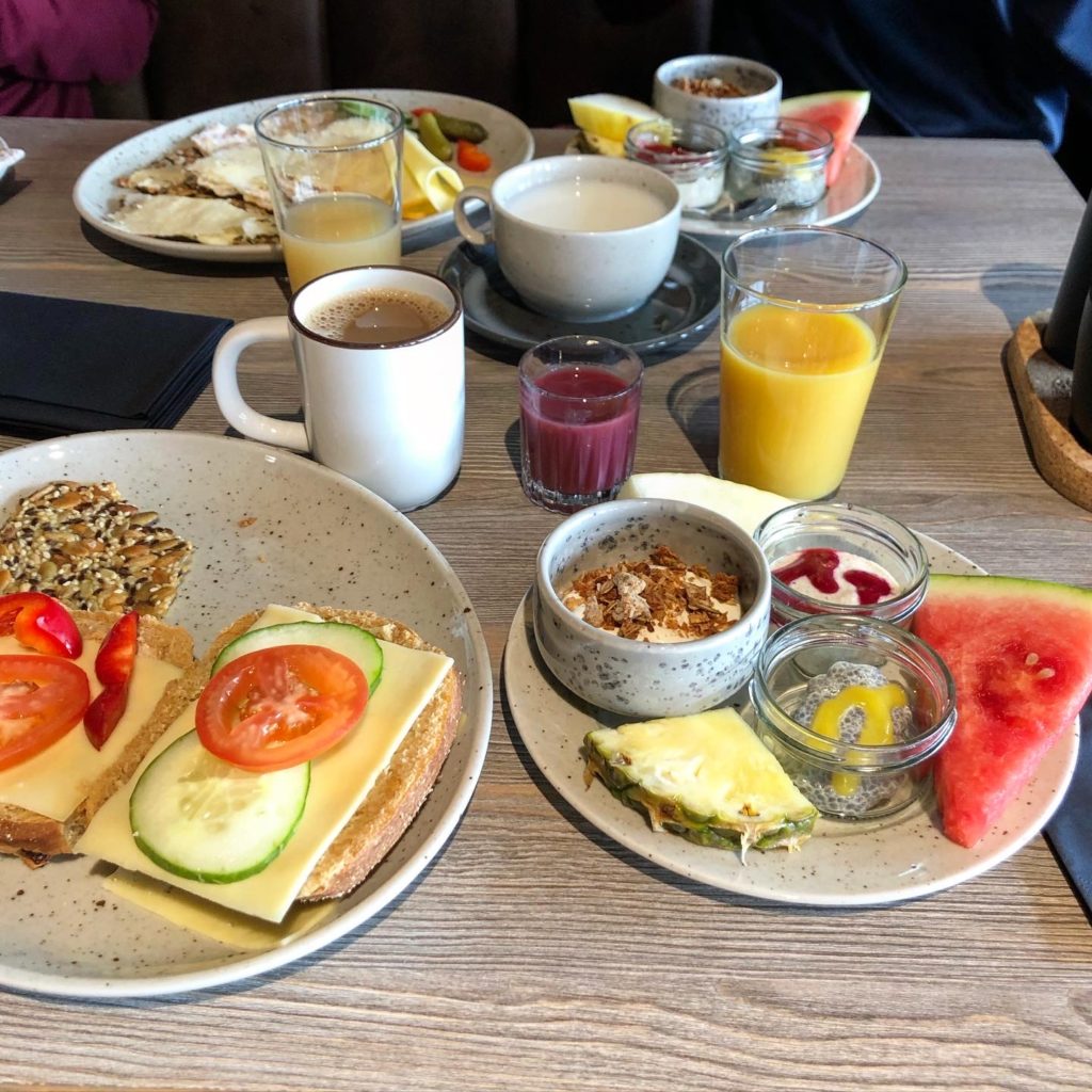 Hotellfrukost