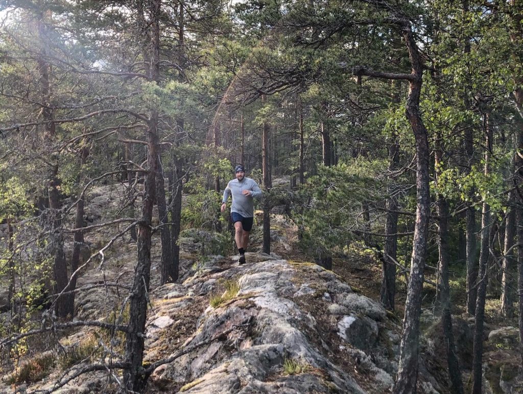 På krokiga och kuperade stigar